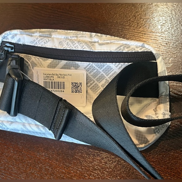 Lululemon Athletica Black and White Cosmetic Bag - Picture 11 of 11